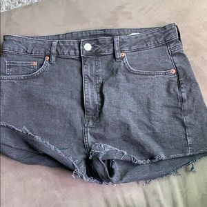 black denim shorts 🌺